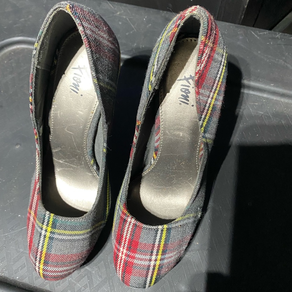 pumps - Picture 3 of 3